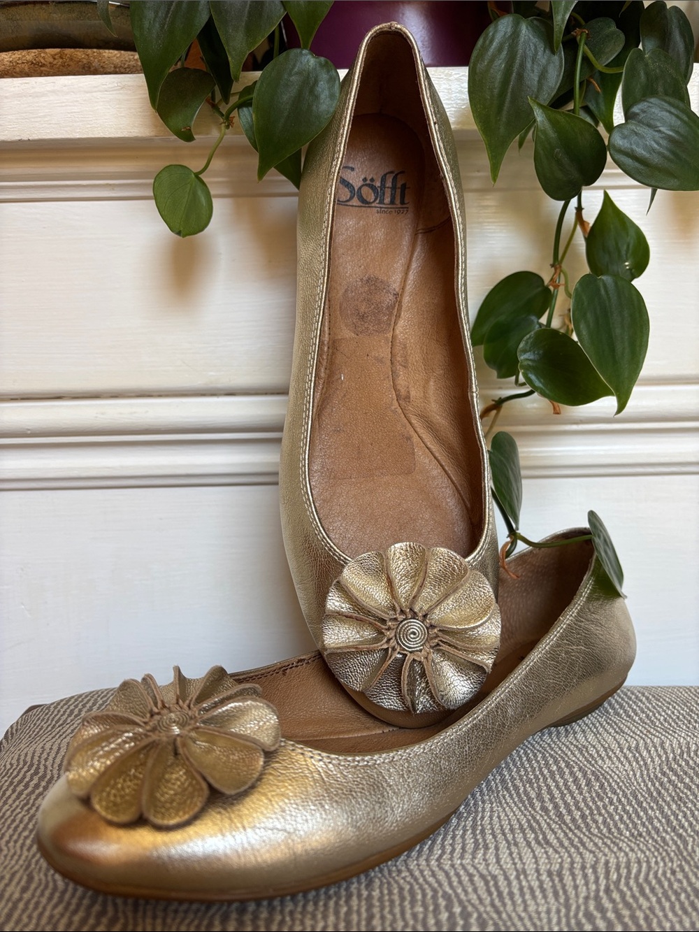 Gold Floral-Toe Women’s Ballet Flats 7N
